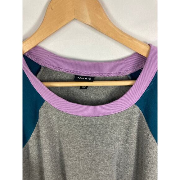 Torrid Cozy Fleece Crew Neck Colorblock Raglan Sweatshirt Size 1X - Picture 3 of 5